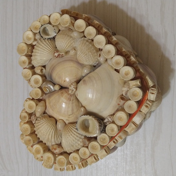 Vintage 1950s Davar Taiwan Whale Seashell Chained Jewelry Box - Picture 2 of 7